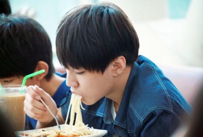 娱乐吃瓜蜀黍王俊凯微博,揭秘娱乐圈幕后故事！”