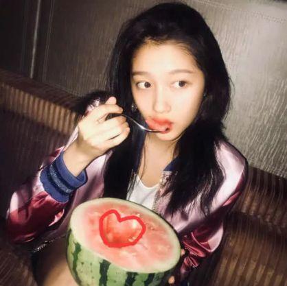 娱乐吃瓜君关晓彤,娱乐圈的“吃瓜”女王，揭秘明星幕后故事