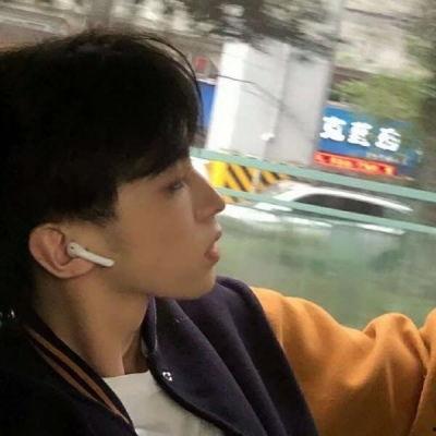 娱乐吃瓜的头像男生真人,网络红人“吃瓜男”的真实身份与生活