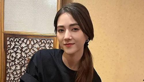 吃瓜娱乐圈广告图案是谁,揭秘“吃瓜娱乐圈”广告图案背后的神秘制作者