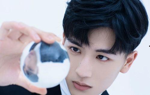 张凌赫来娱乐圈吃瓜,揭秘明星幕后吃瓜趣事