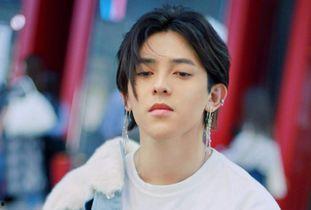 娱乐吃瓜酱爸爸年轻,揭秘年轻一代的潮流生活